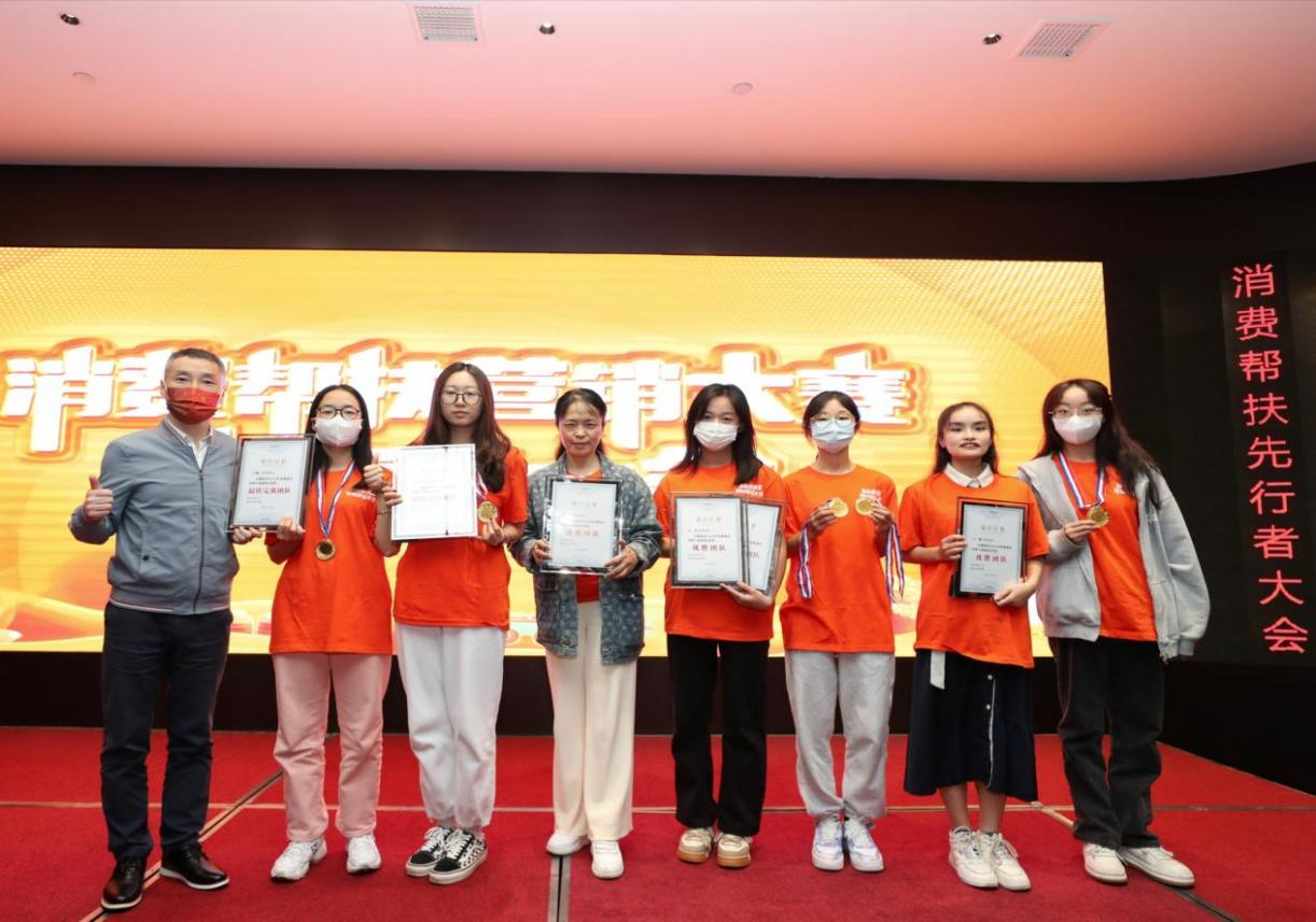 best365英国在线体育参会师生合影 best365英国在线体育参会师生合影